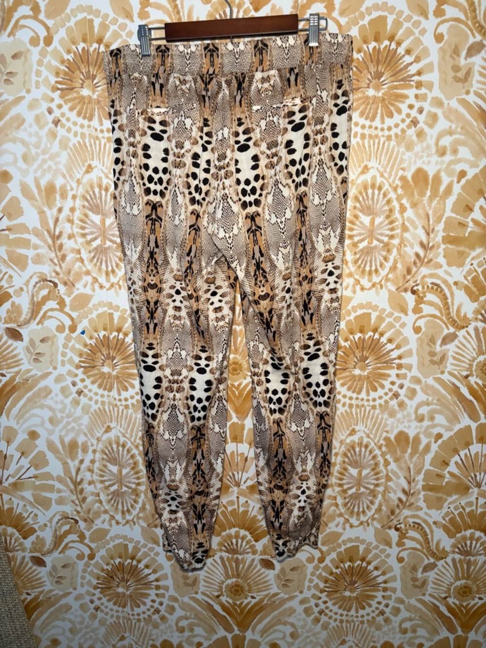 Bebe Animal Print 2 Piece Set Cowl Neck Bodysuit Jogger Pants Sexy Lounge Set XL - Picture 9 of 11